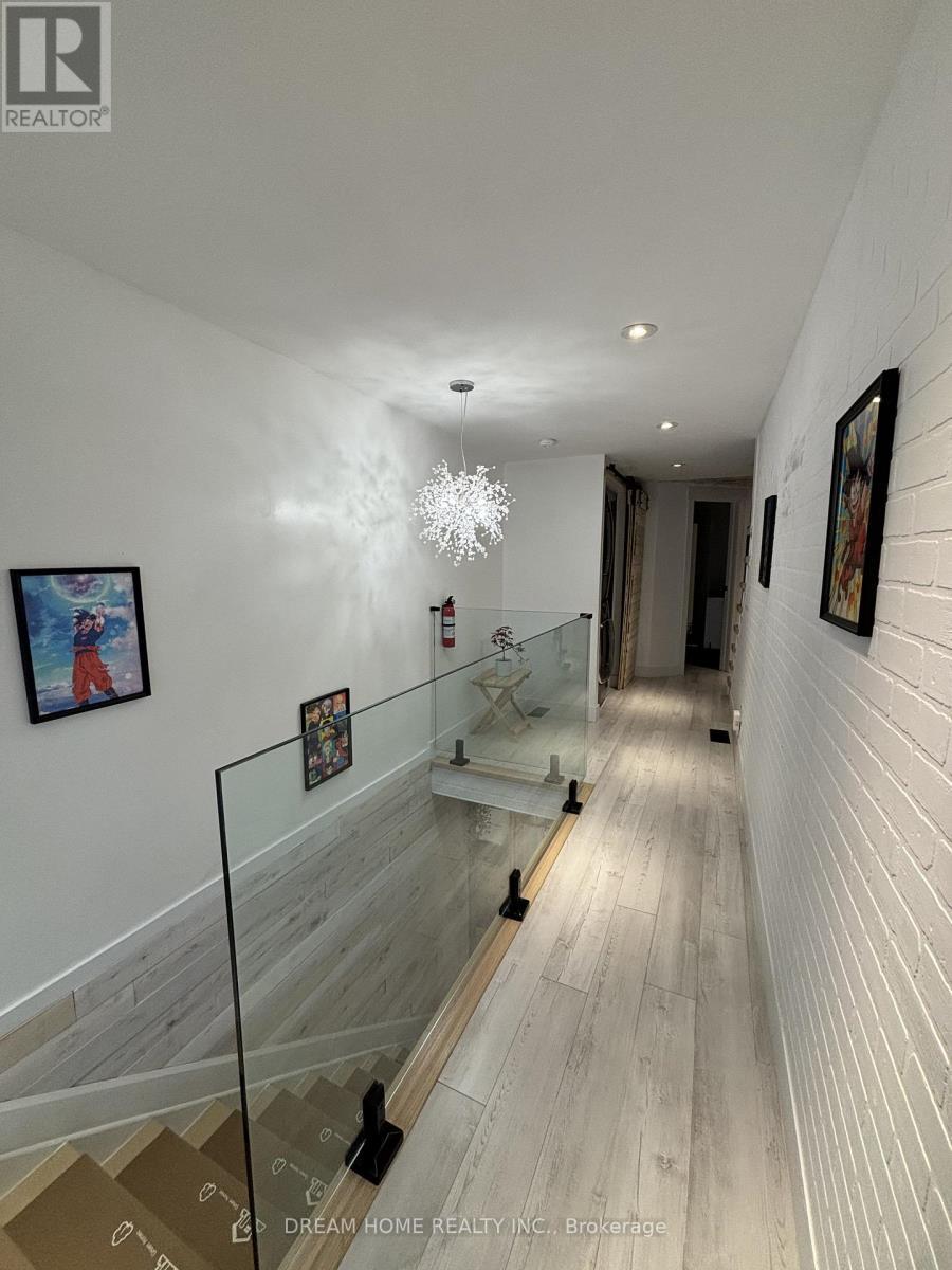 Upper - 160 Olde Bayview Avenue, Richmond Hill, ON - Indoor Photo Showing Other Room