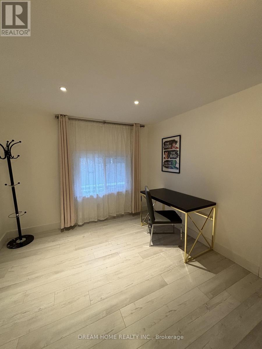 Upper - 160 Olde Bayview Avenue, Richmond Hill, ON - Indoor Photo Showing Other Room