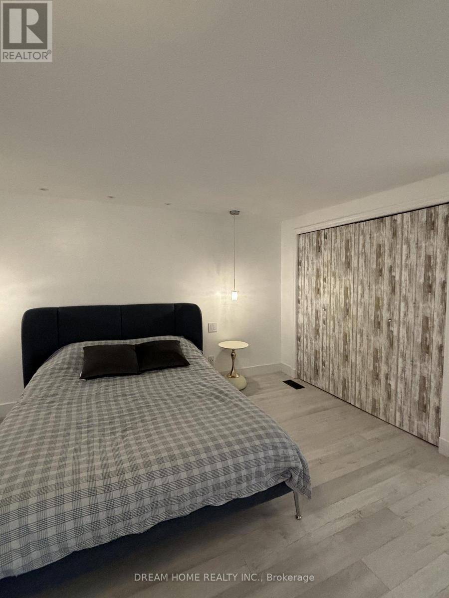 Upper - 160 Olde Bayview Avenue, Richmond Hill, ON - Indoor Photo Showing Bedroom