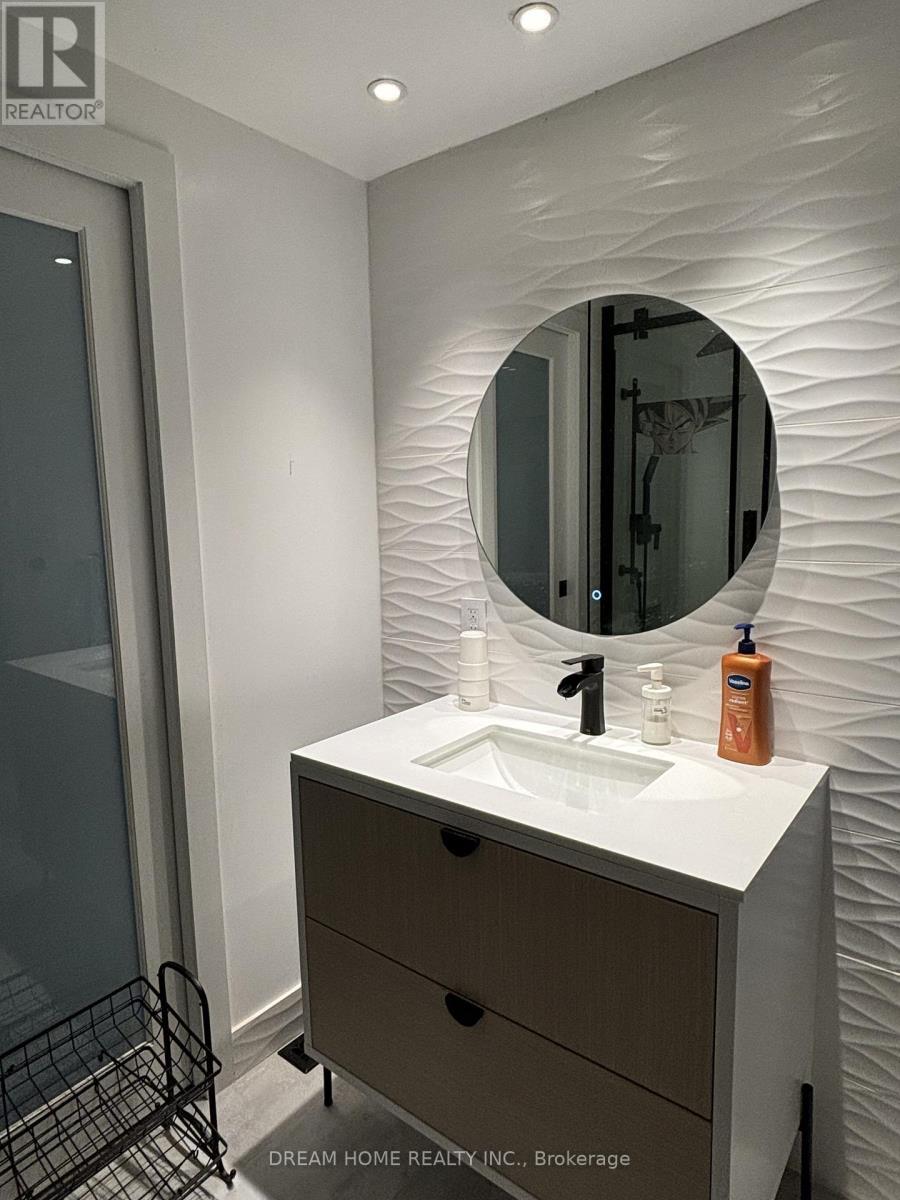 Upper - 160 Olde Bayview Avenue, Richmond Hill, ON - Indoor Photo Showing Bathroom