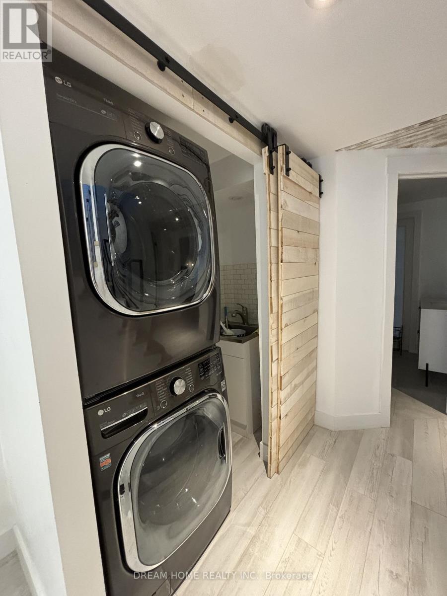 Upper - 160 Olde Bayview Avenue, Richmond Hill, ON - Indoor Photo Showing Laundry Room