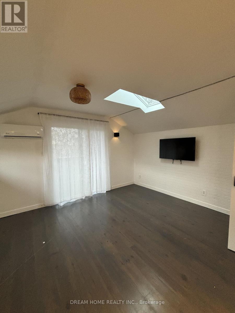 Upper - 160 Olde Bayview Avenue, Richmond Hill, ON - Indoor