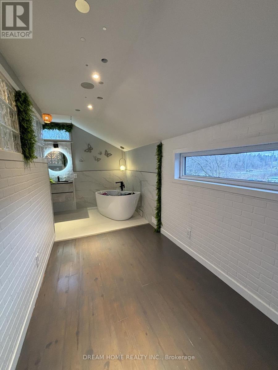 Upper - 160 Olde Bayview Avenue, Richmond Hill, ON - Indoor Photo Showing Other Room