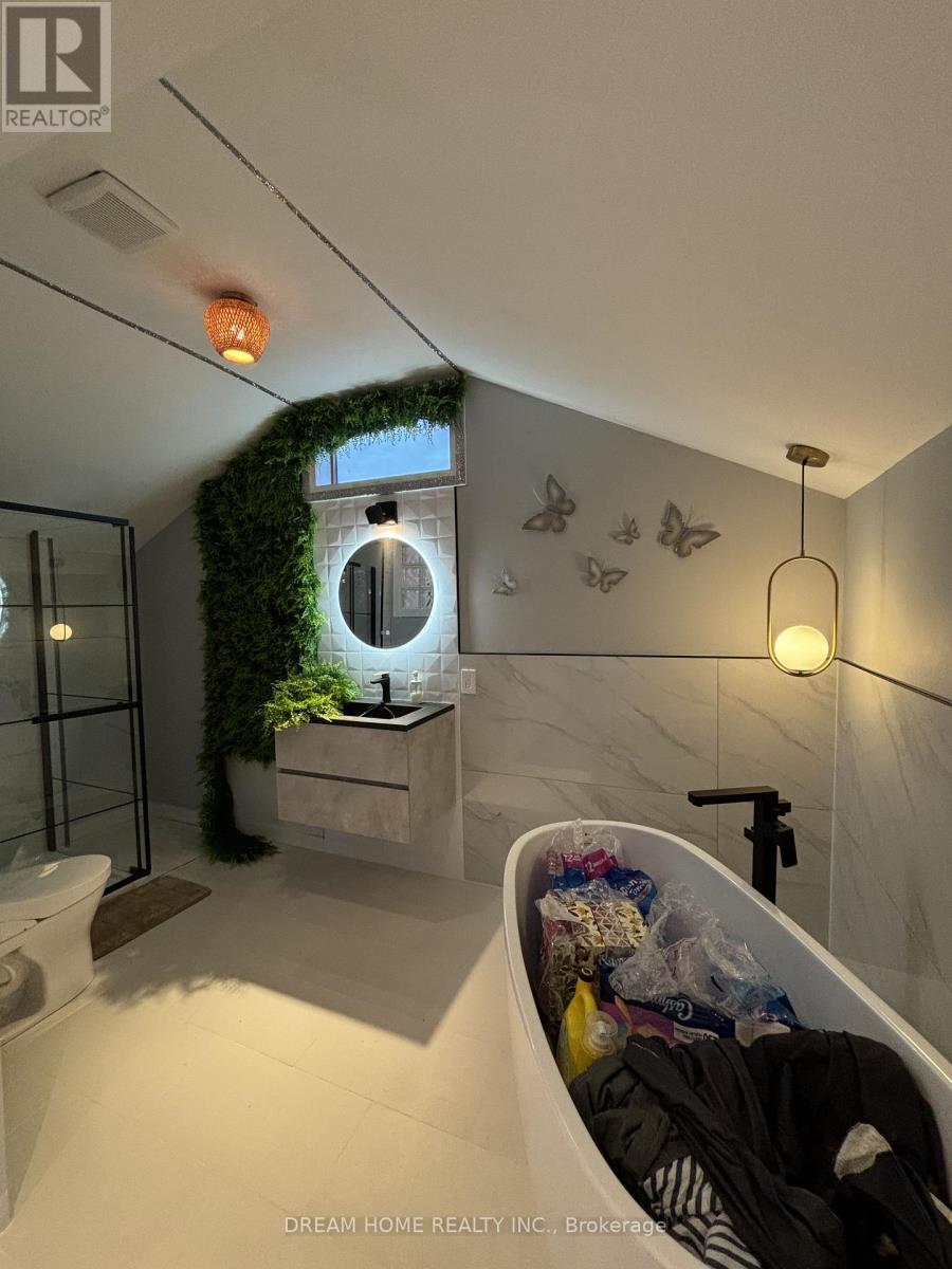 Upper - 160 Olde Bayview Avenue, Richmond Hill, ON - Indoor