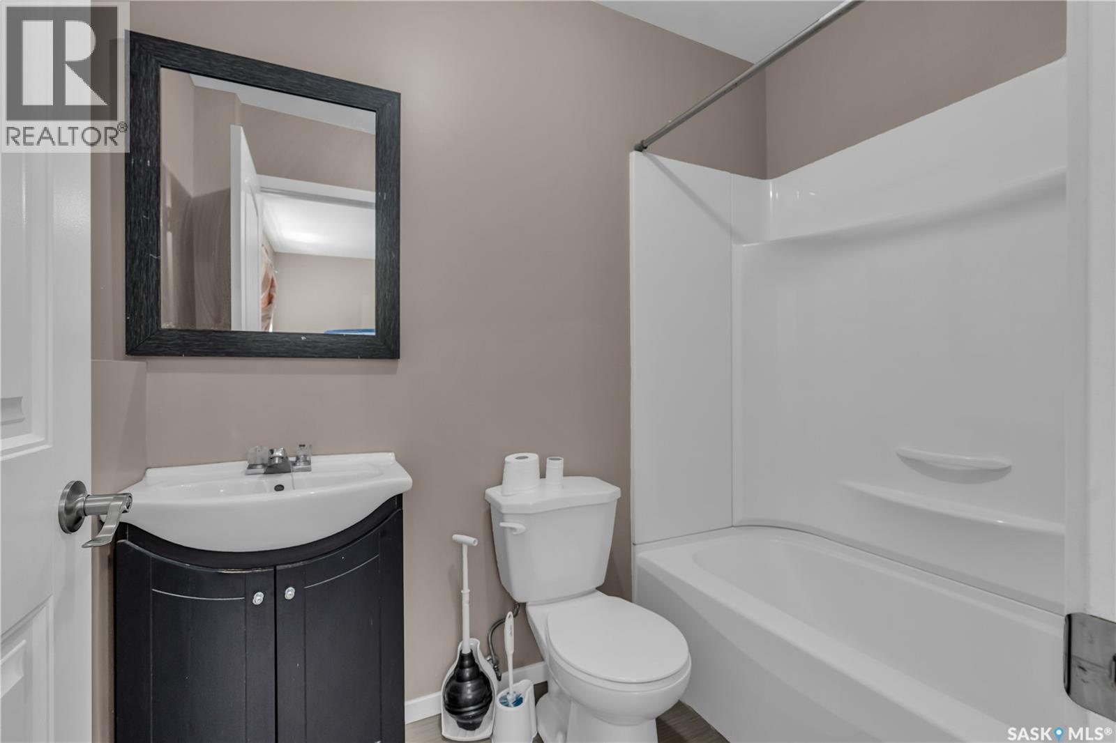 103 212 Willis Crescent, Saskatoon, SK - Indoor Photo Showing Bathroom