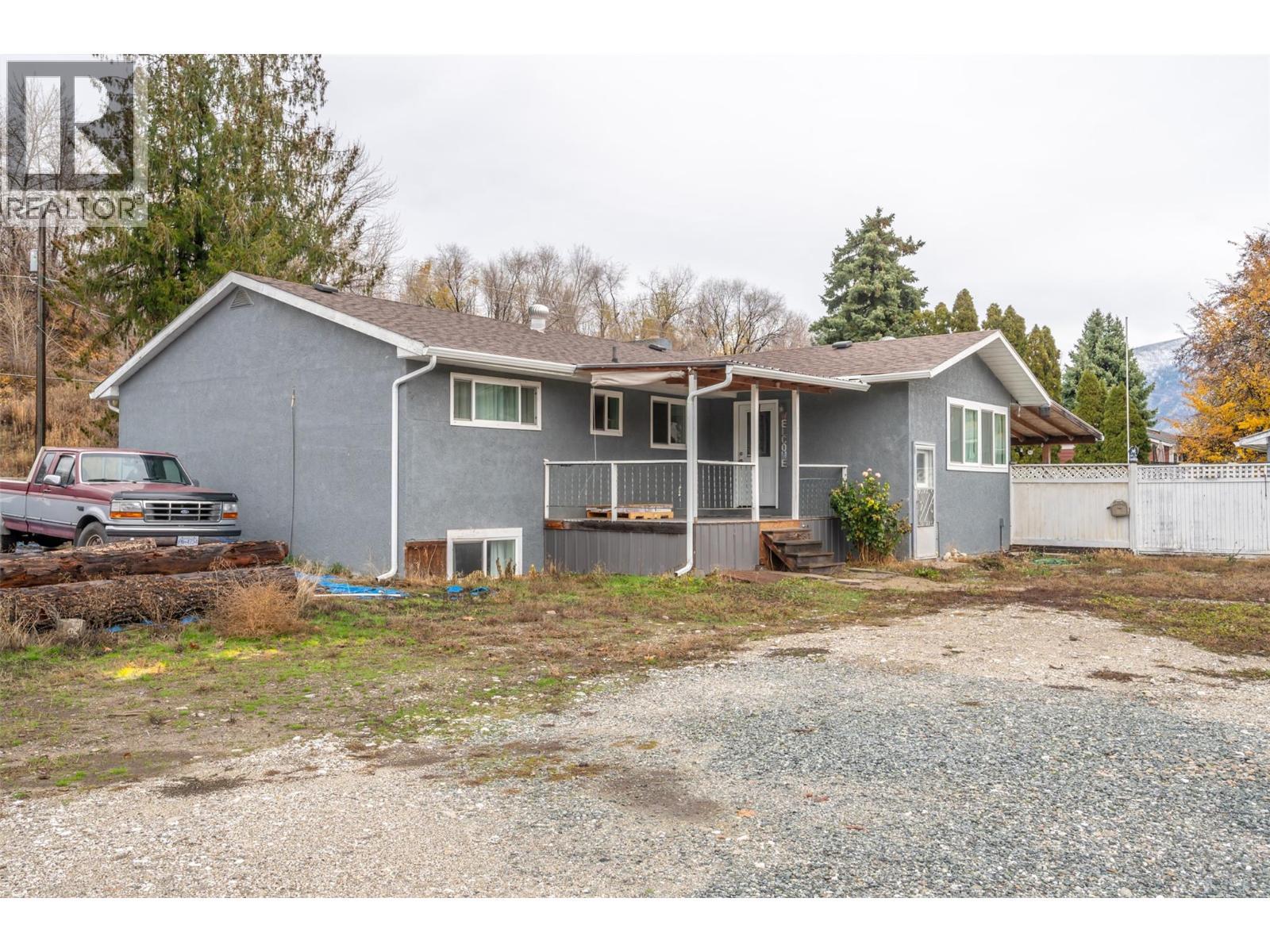 The home - 225 Circle Drive, Oliver, BC - Outdoor