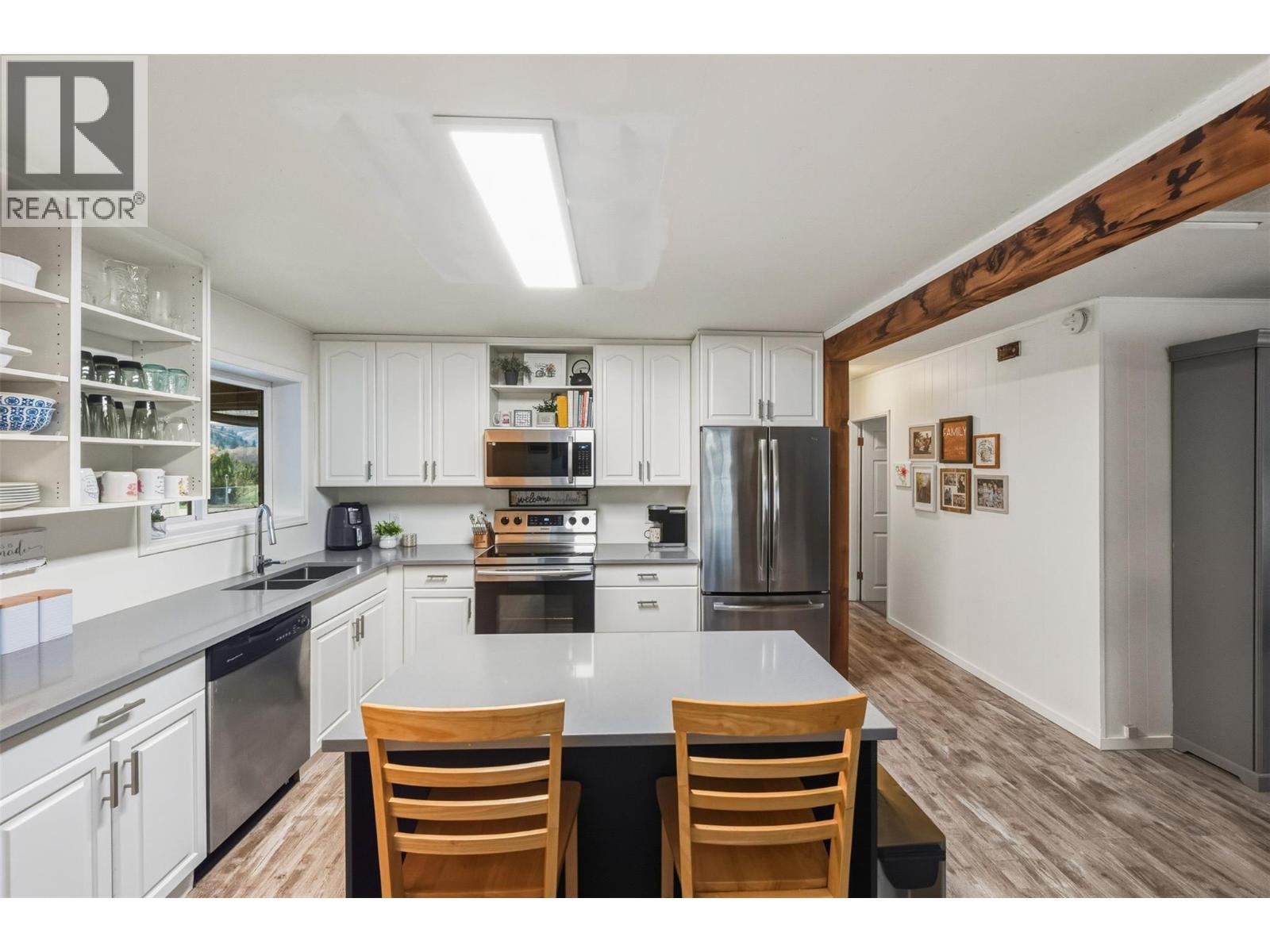 Kitchen - 225 Circle Drive, Oliver, BC - Indoor Photo Showing Kitchen With Double Sink