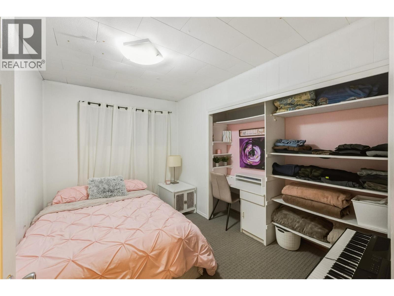 2nd bedroom - 225 Circle Drive, Oliver, BC - Indoor Photo Showing Bedroom