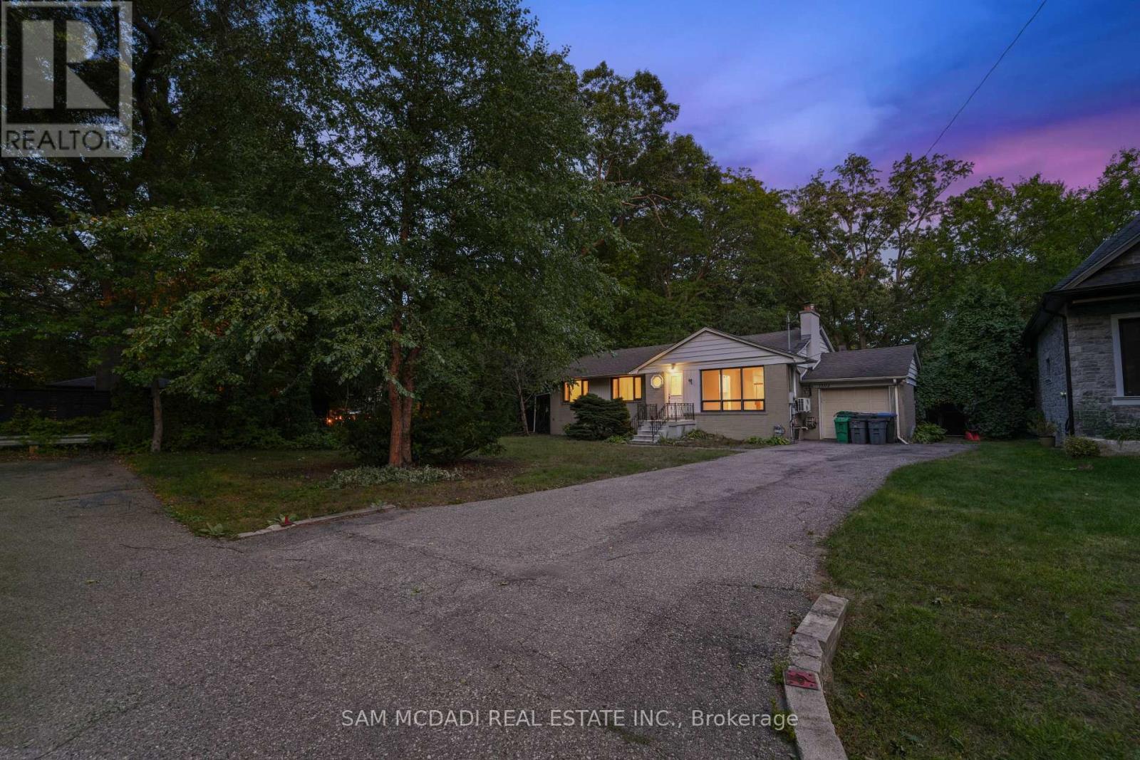 1302 Martley Drive, Mississauga, ON - Outdoor