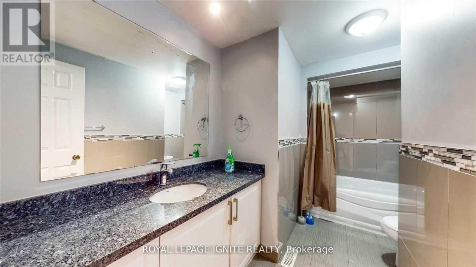 11 James Edward Drive, Markham, ON - Indoor Photo Showing Bathroom