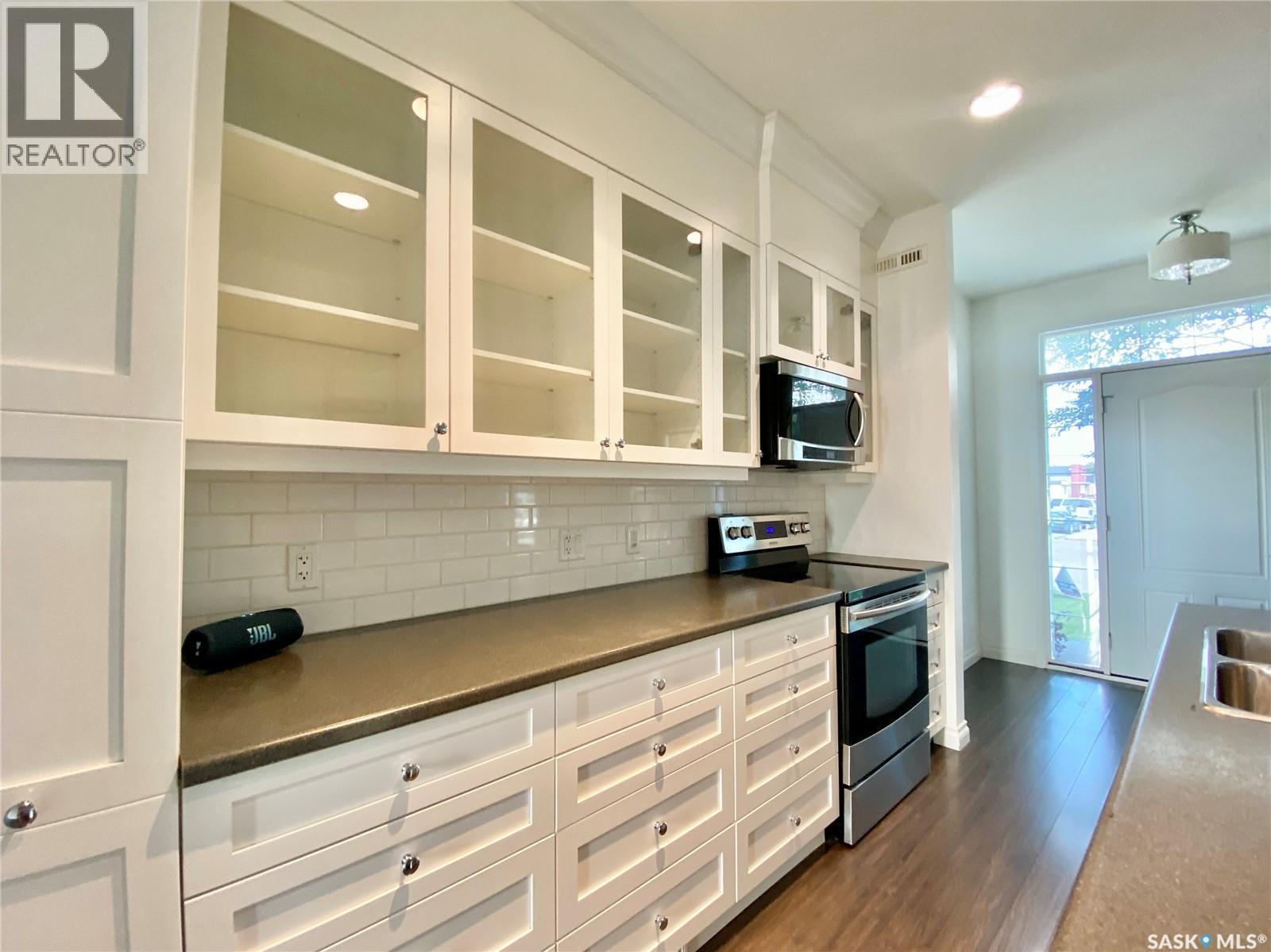 A & B 422 St Mary Street, Esterhazy, SK - Indoor Photo Showing Kitchen