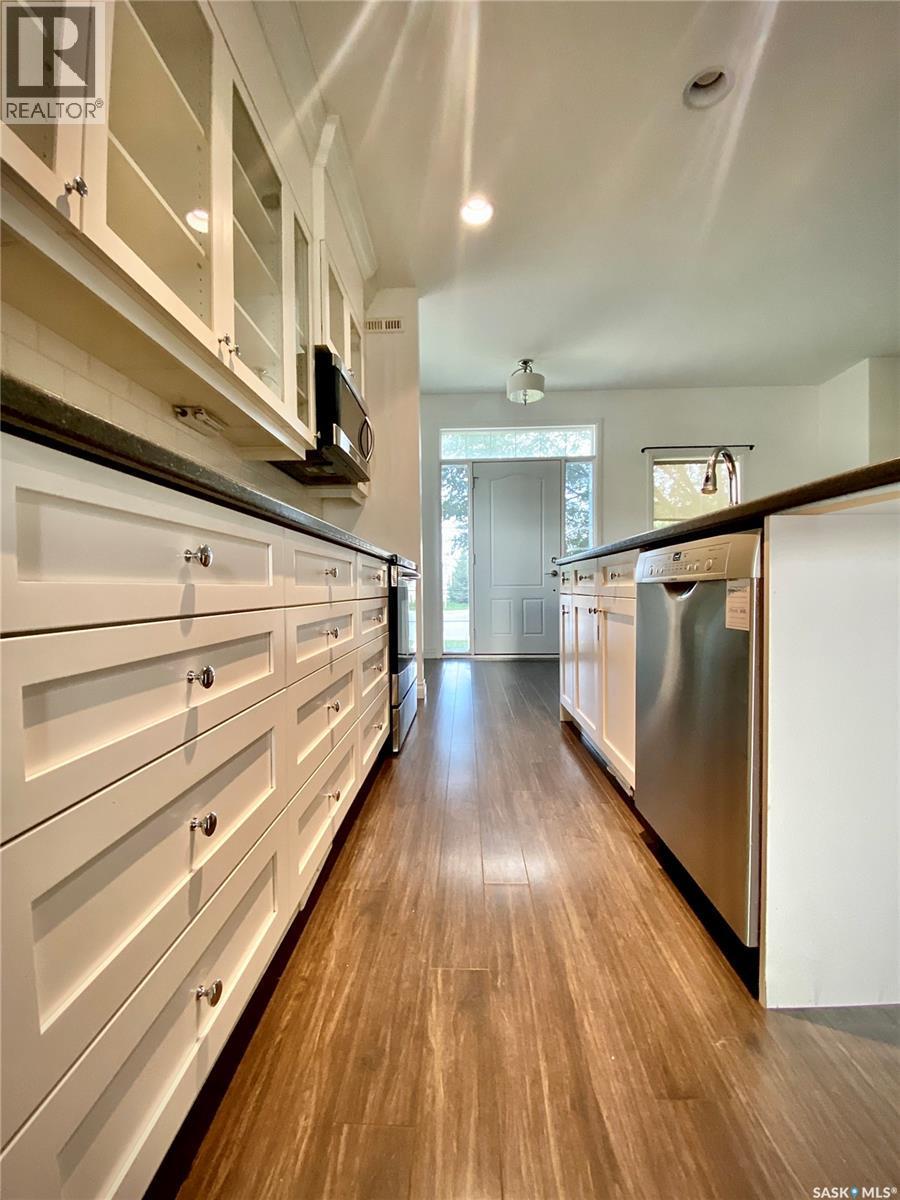 A & B 422 St Mary Street, Esterhazy, SK - Indoor Photo Showing Kitchen