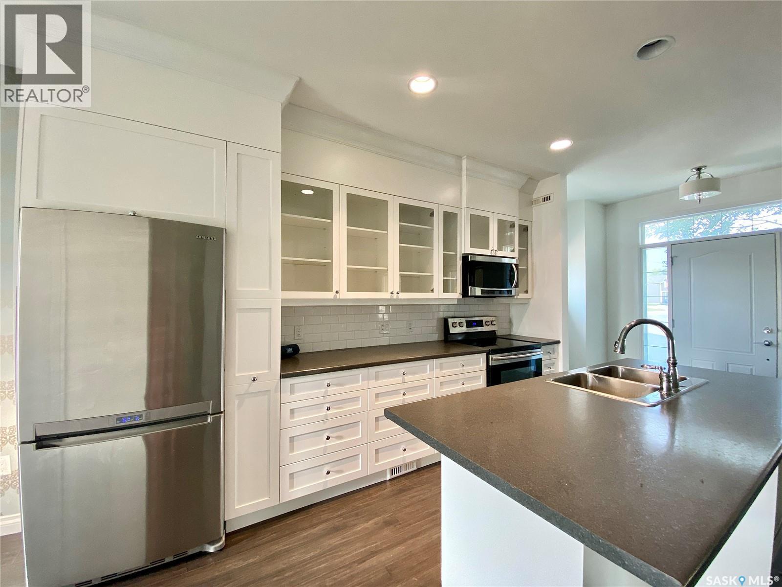 A & B 422 St Mary Street, Esterhazy, SK - Indoor Photo Showing Kitchen With Double Sink