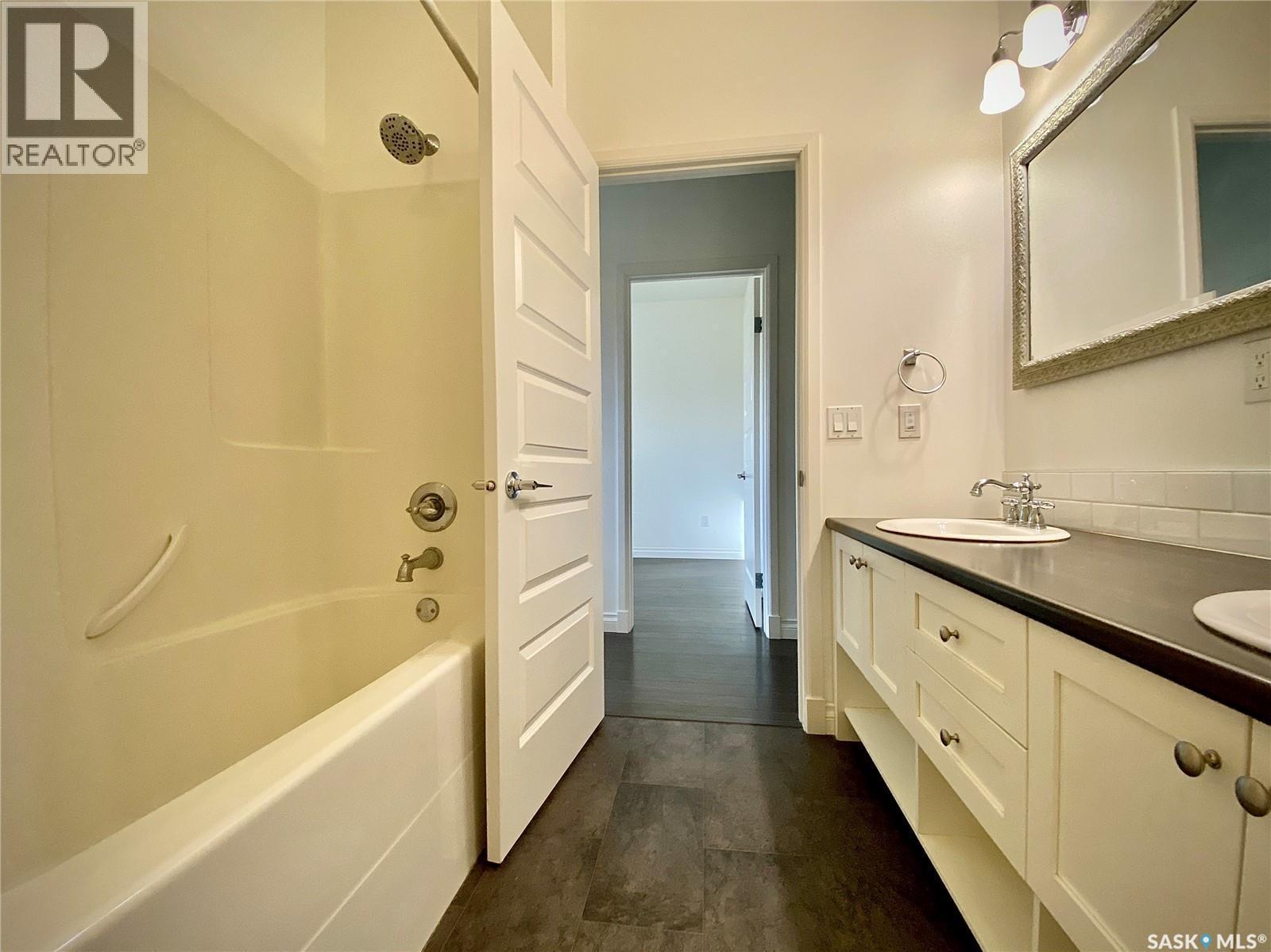 A & B 422 St Mary Street, Esterhazy, SK - Indoor Photo Showing Bathroom