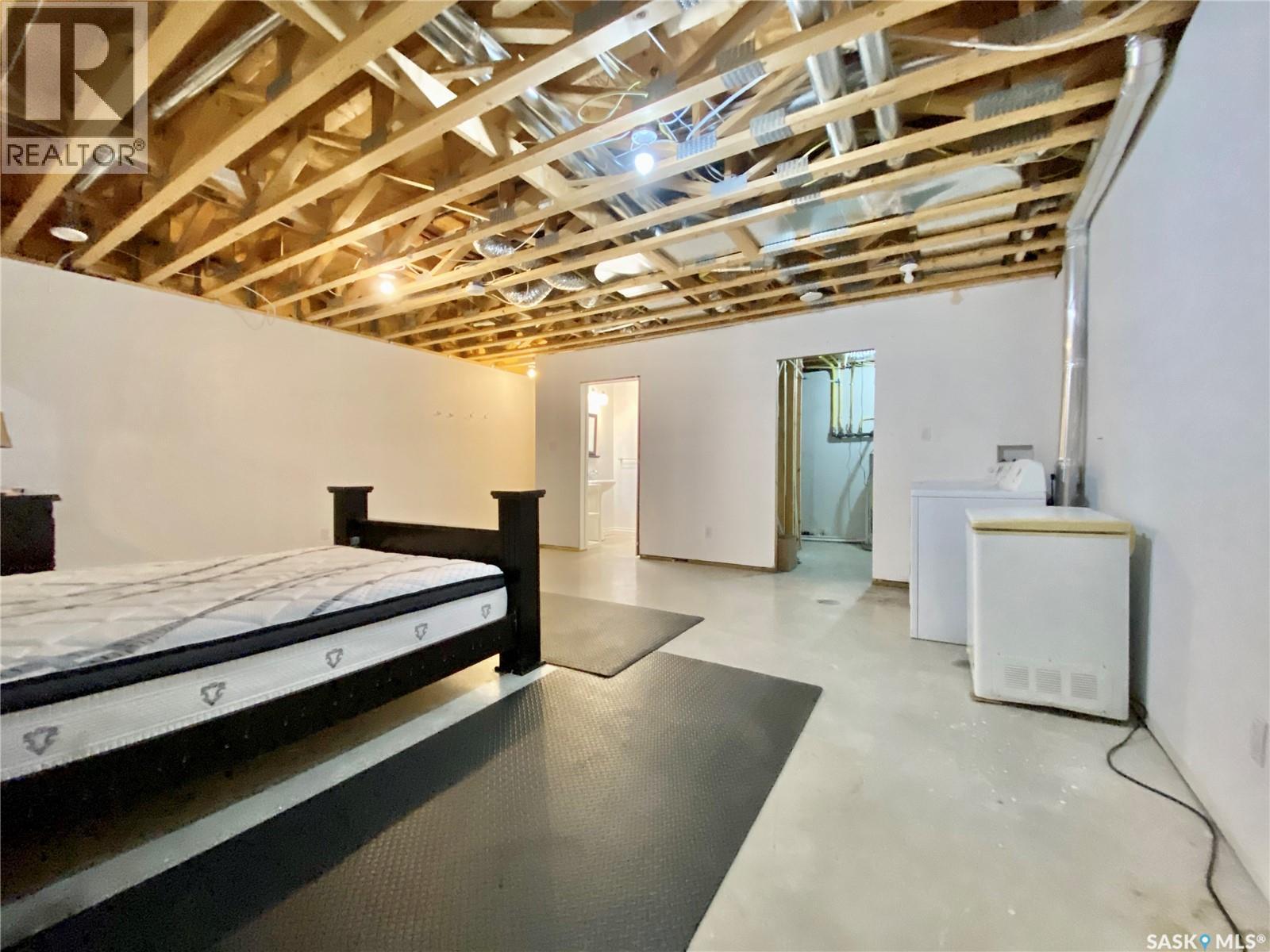 A & B 422 St Mary Street, Esterhazy, SK - Indoor
