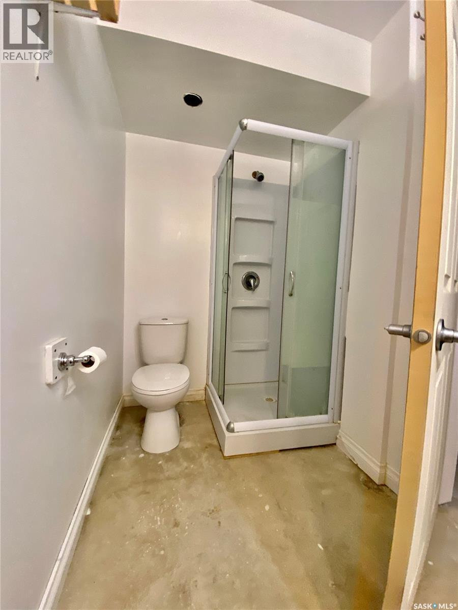A & B 422 St Mary Street, Esterhazy, SK - Indoor Photo Showing Bathroom