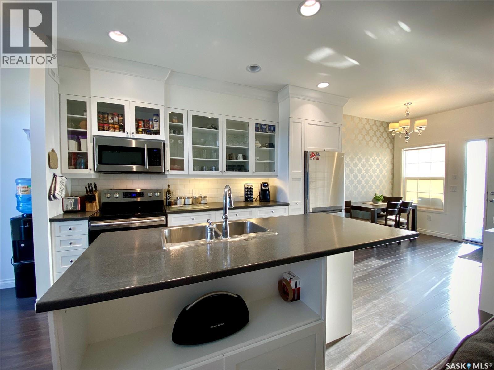 A & B 422 St Mary Street, Esterhazy, SK - Indoor Photo Showing Kitchen With Double Sink With Upgraded Kitchen