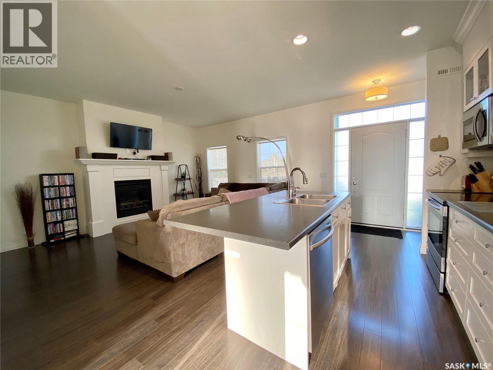 A & B 422 St Mary Street, Esterhazy, SK - Indoor With Fireplace