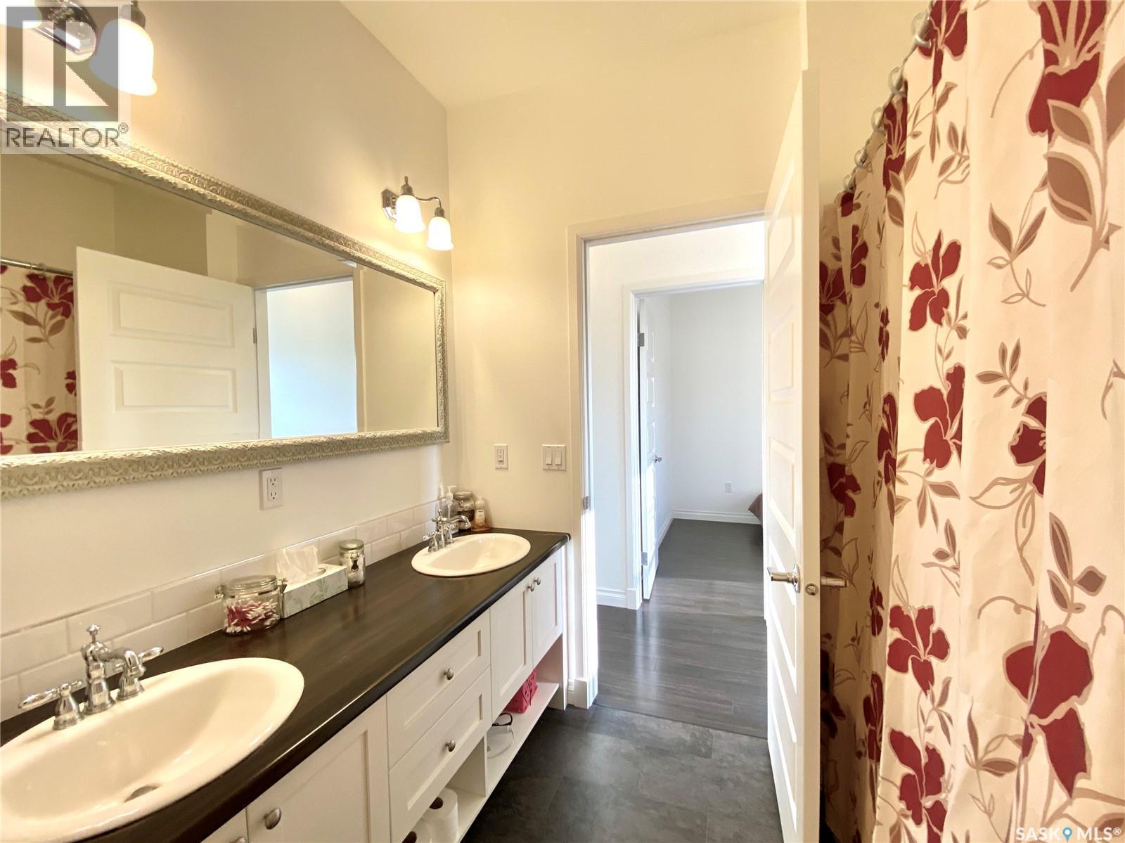 A & B 422 St Mary Street, Esterhazy, SK - Indoor Photo Showing Bathroom