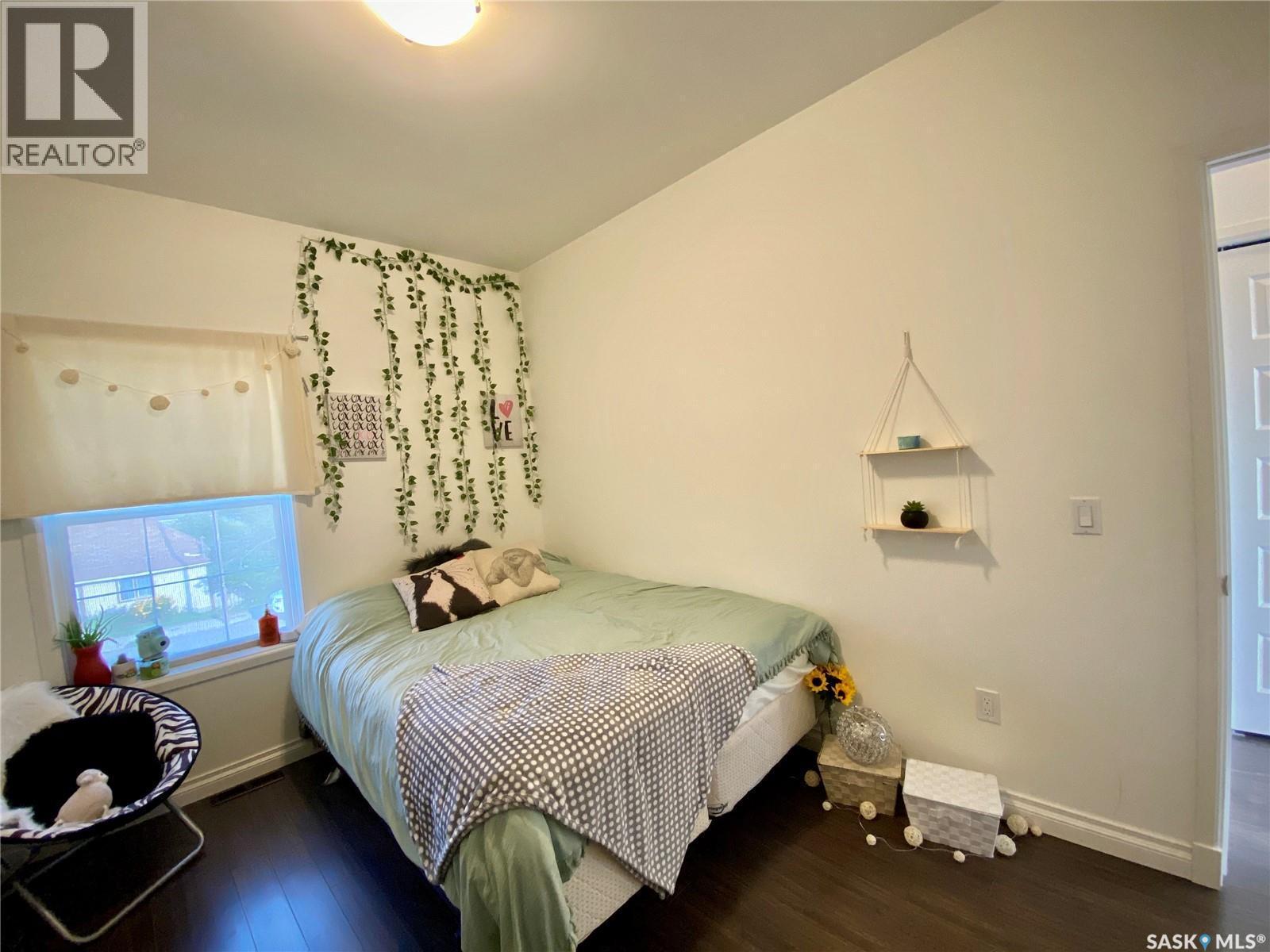 A & B 422 St Mary Street, Esterhazy, SK - Indoor Photo Showing Bedroom