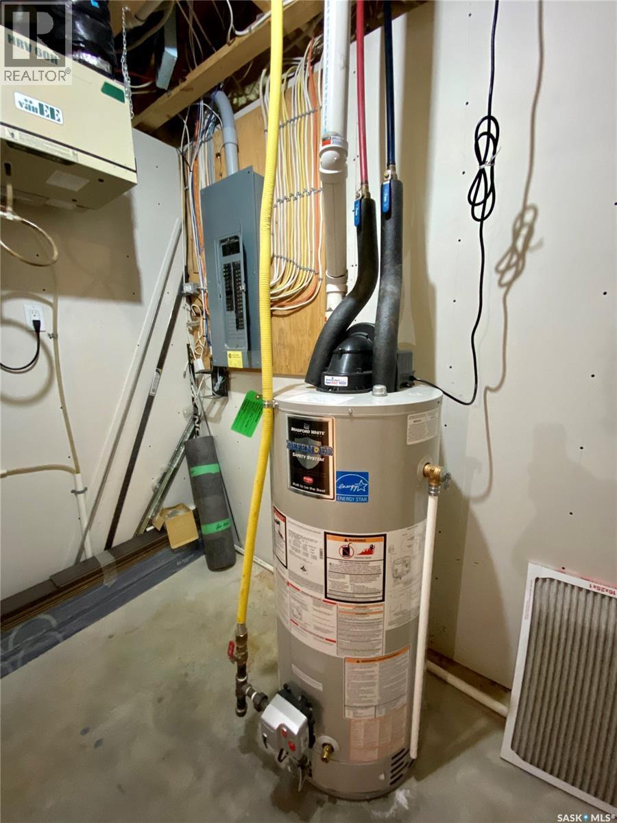 A & B 422 St Mary Street, Esterhazy, SK - Indoor Photo Showing Basement