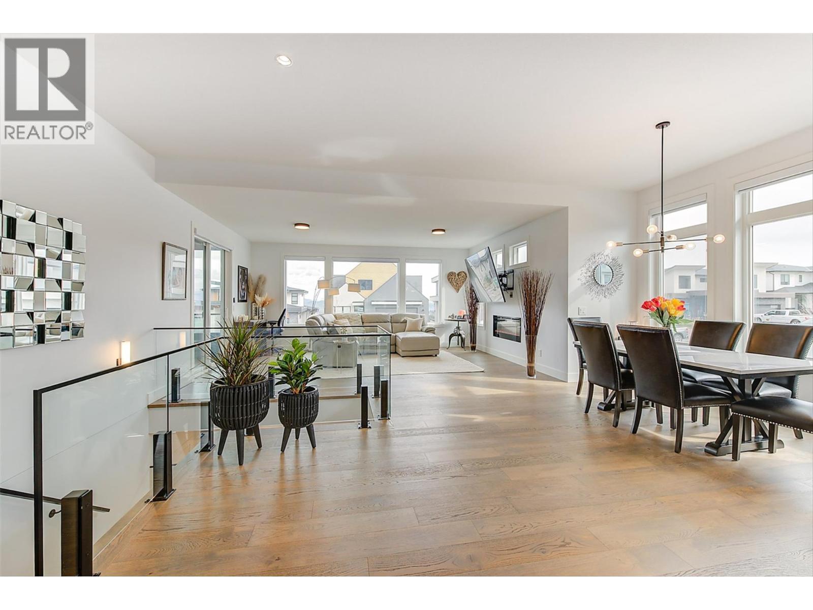 1235 Ponds Avenue, Kelowna, BC - Indoor Photo Showing Dining Room