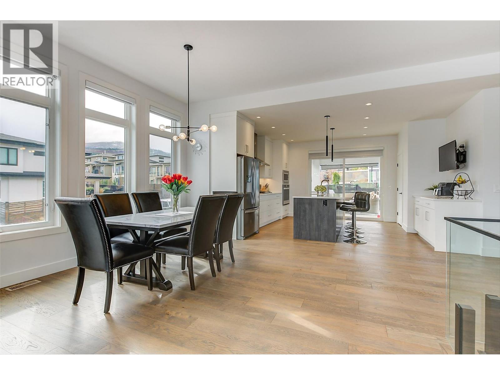 1235 Ponds Avenue, Kelowna, BC - Indoor Photo Showing Dining Room