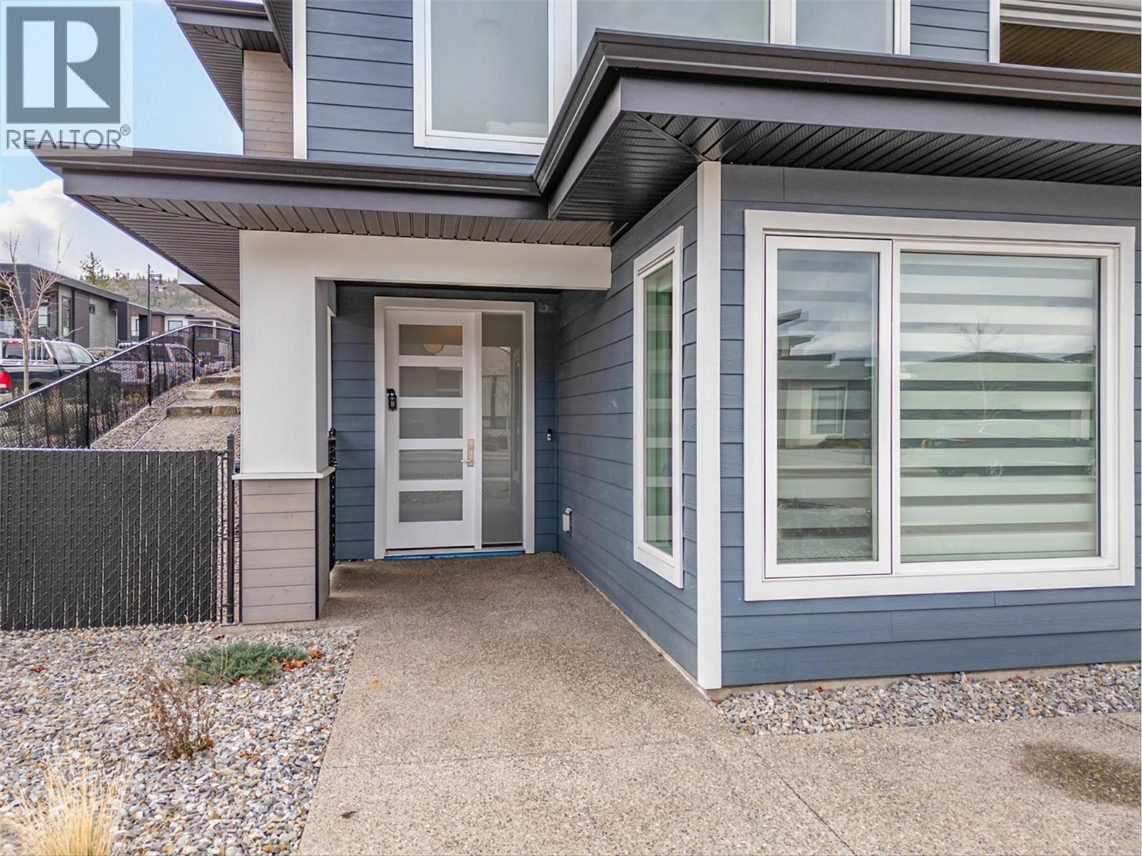 1235 Ponds Avenue, Kelowna, BC - Outdoor With Exterior