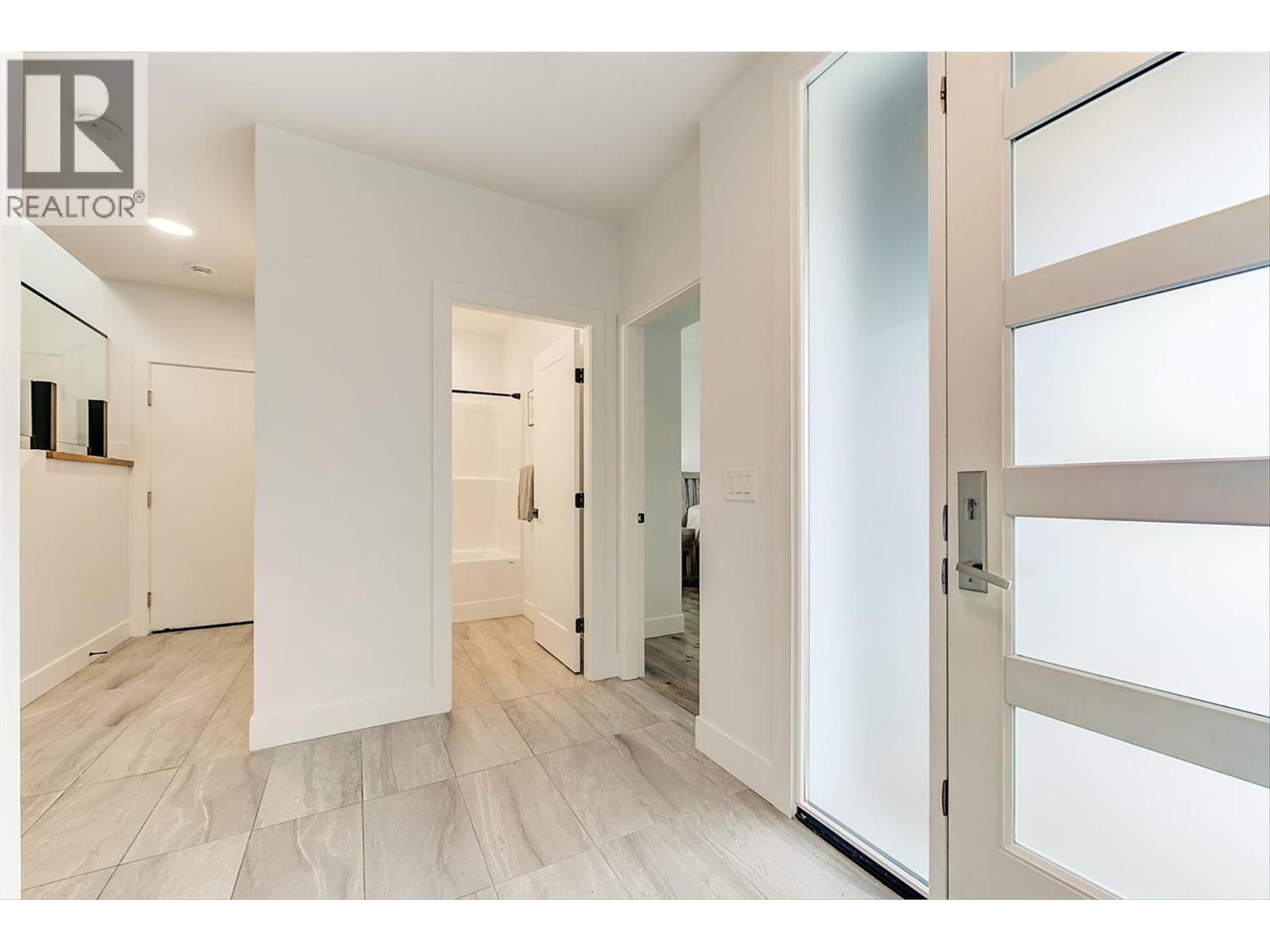 1235 Ponds Avenue, Kelowna, BC - Indoor Photo Showing Other Room