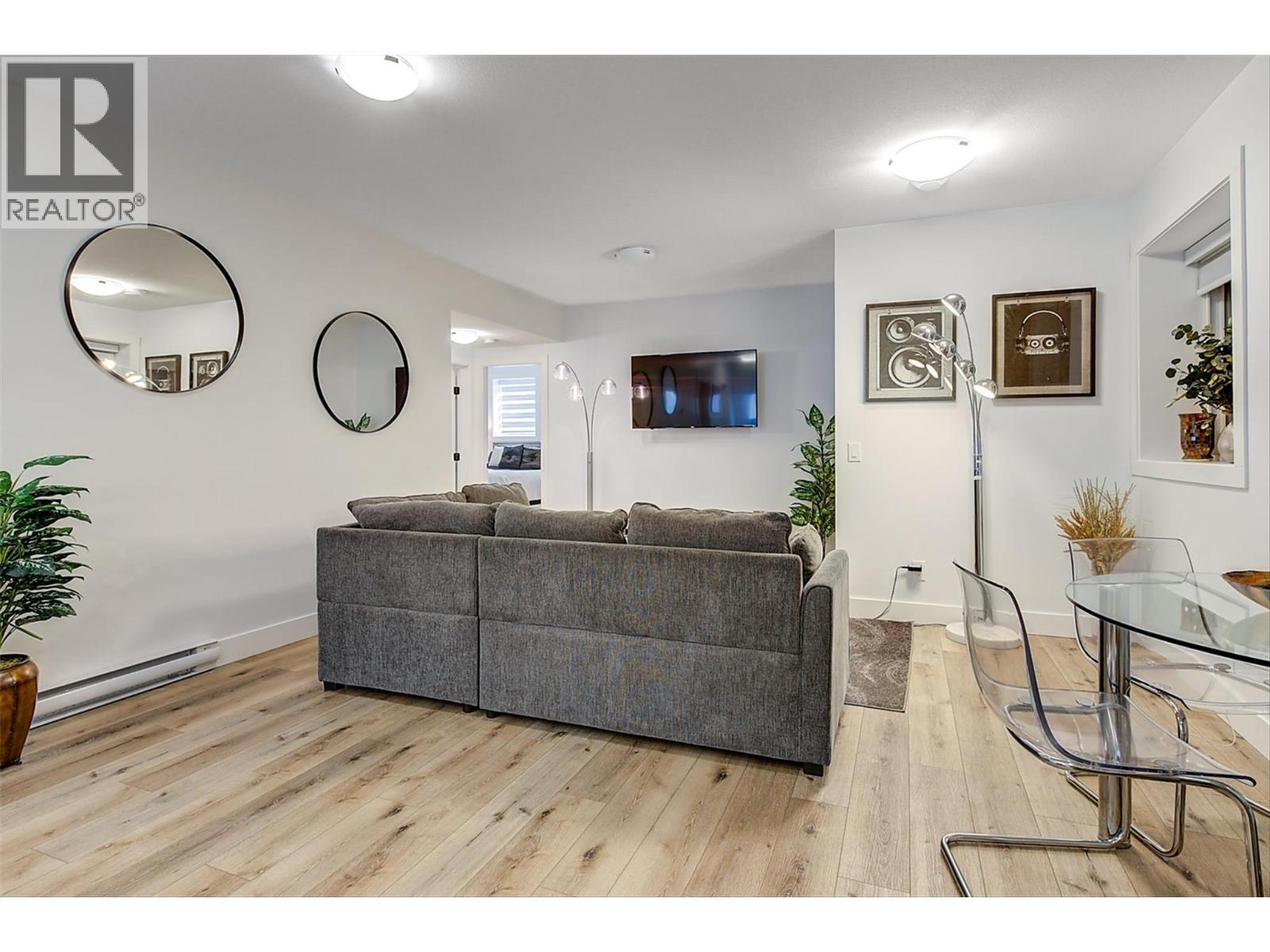 1235 Ponds Avenue, Kelowna, BC - Indoor Photo Showing Other Room