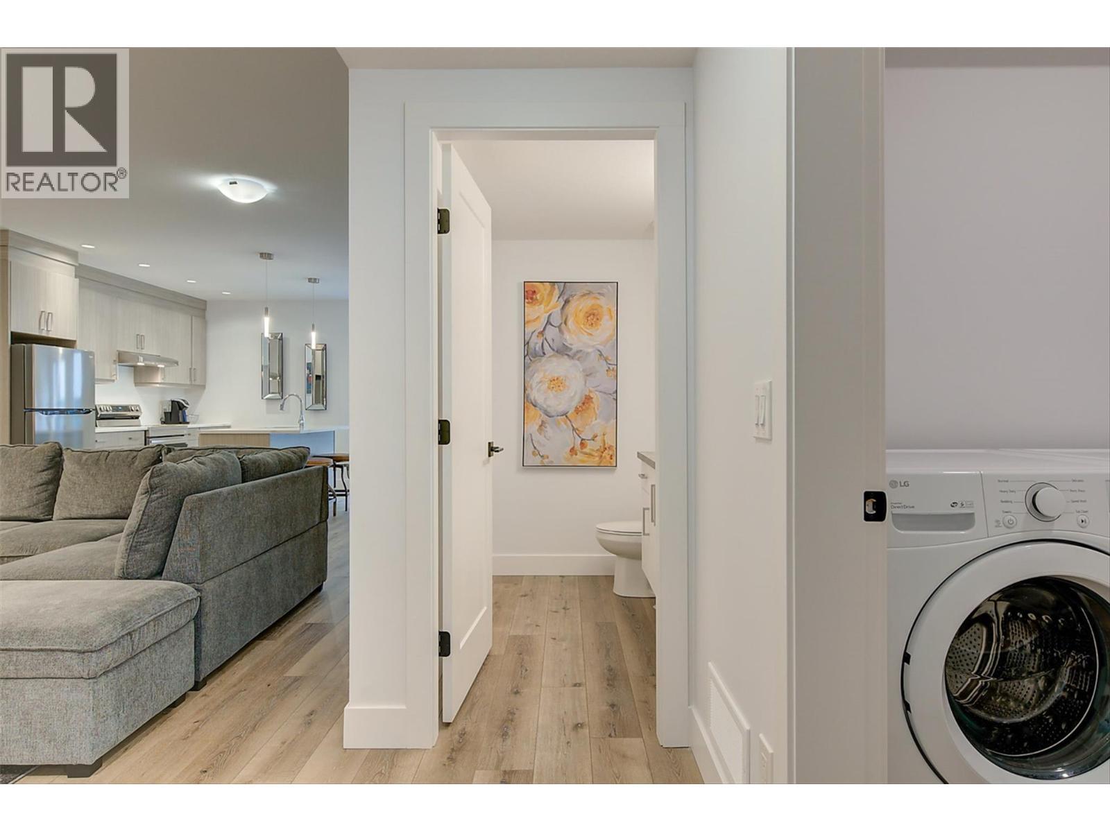 1235 Ponds Avenue, Kelowna, BC - Indoor Photo Showing Laundry Room
