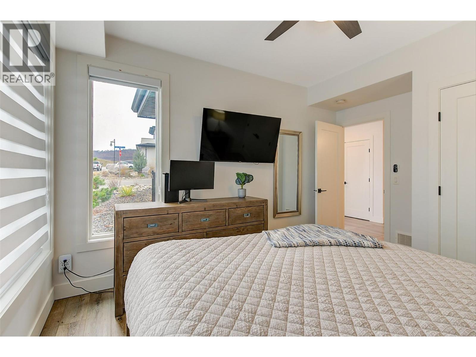 1235 Ponds Avenue, Kelowna, BC - Indoor Photo Showing Bedroom
