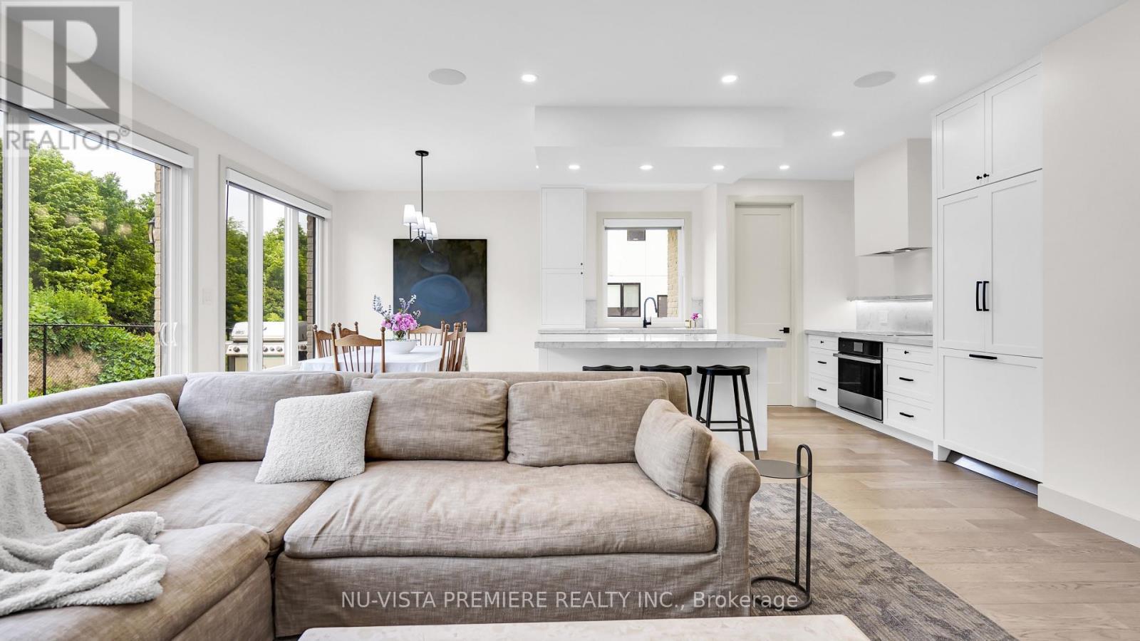 3998 Big Leaf Trail, London South (South V), ON - Indoor Photo Showing Living Room