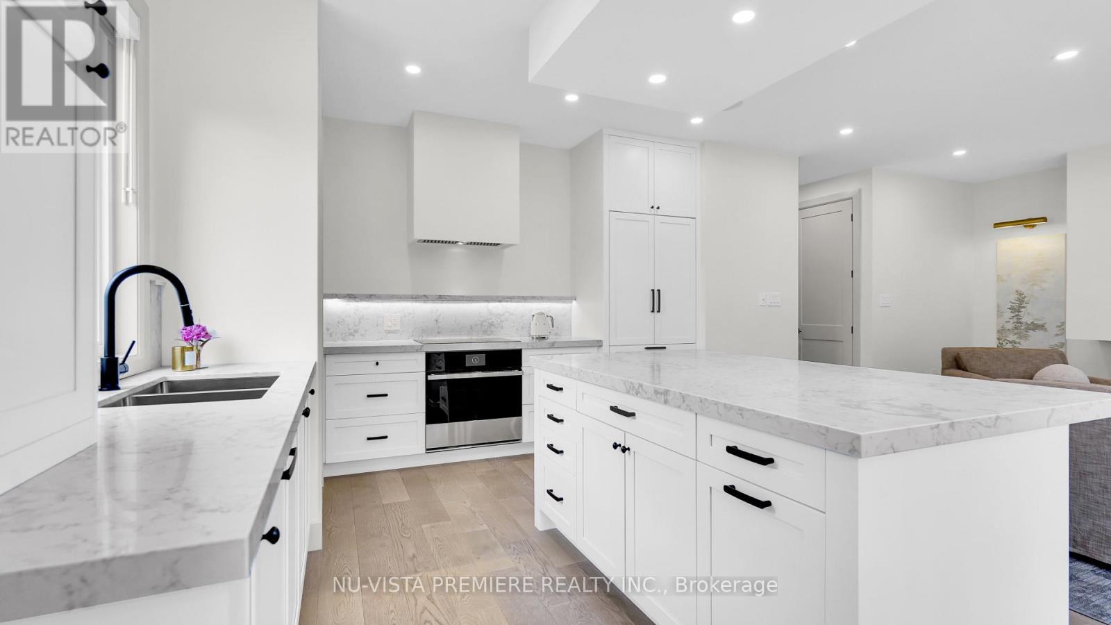 3998 Big Leaf Trail, London South (South V), ON - Indoor Photo Showing Kitchen With Double Sink With Upgraded Kitchen