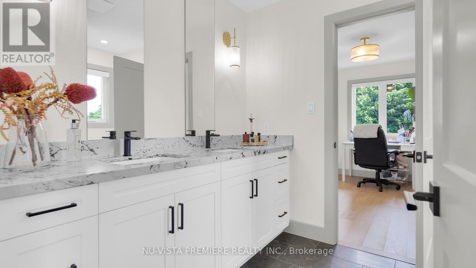 3998 Big Leaf Trail, London South (South V), ON - Indoor Photo Showing Bathroom