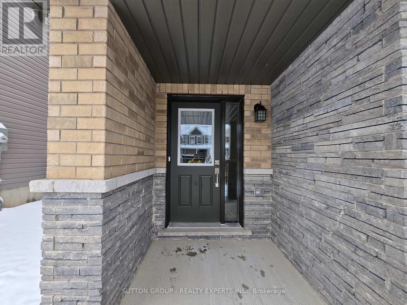 11 Greig Street, Brantford, ON - Outdoor