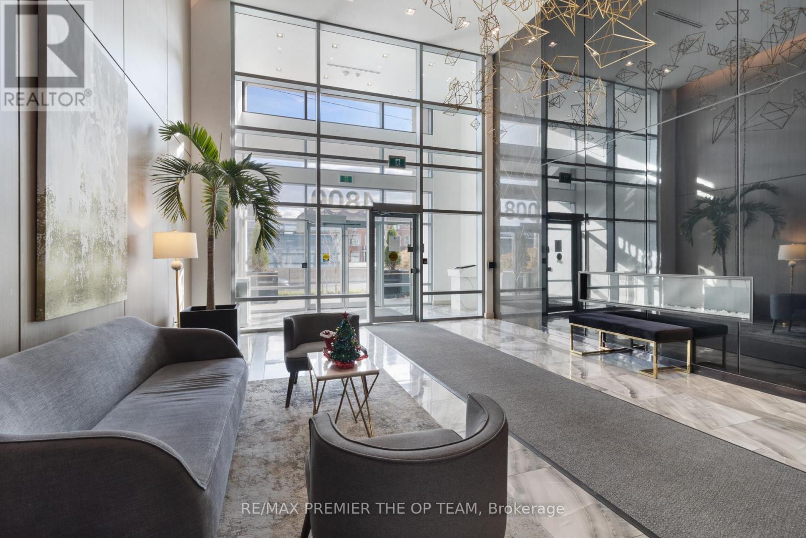 508 - 4800 Highway 7 W, Vaughan, ON - Indoor