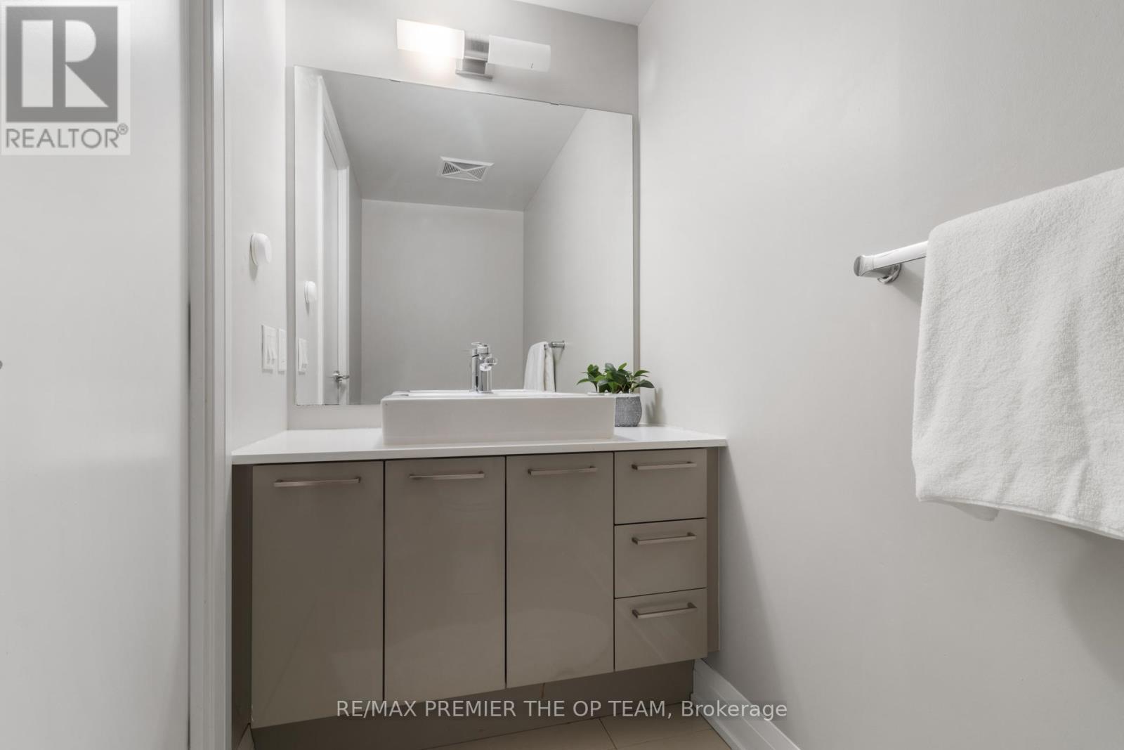 508 - 4800 Highway 7 W, Vaughan, ON - Indoor Photo Showing Bathroom