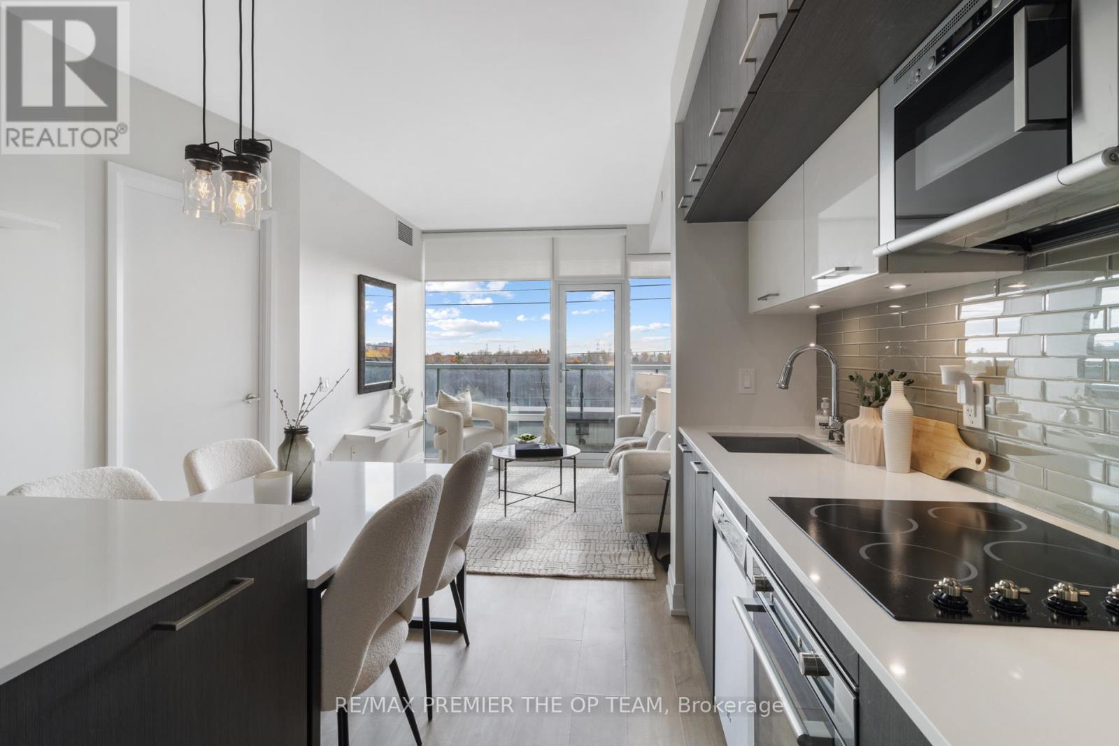 508 - 4800 Highway 7 W, Vaughan, ON - Indoor Photo Showing Kitchen