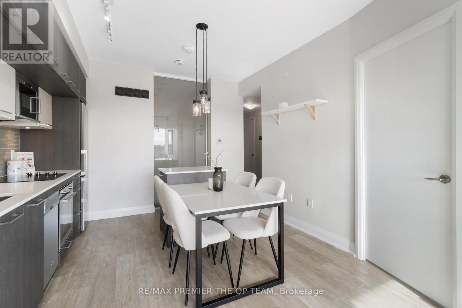 508 - 4800 Highway 7 W, Vaughan, ON - Indoor Photo Showing Dining Room