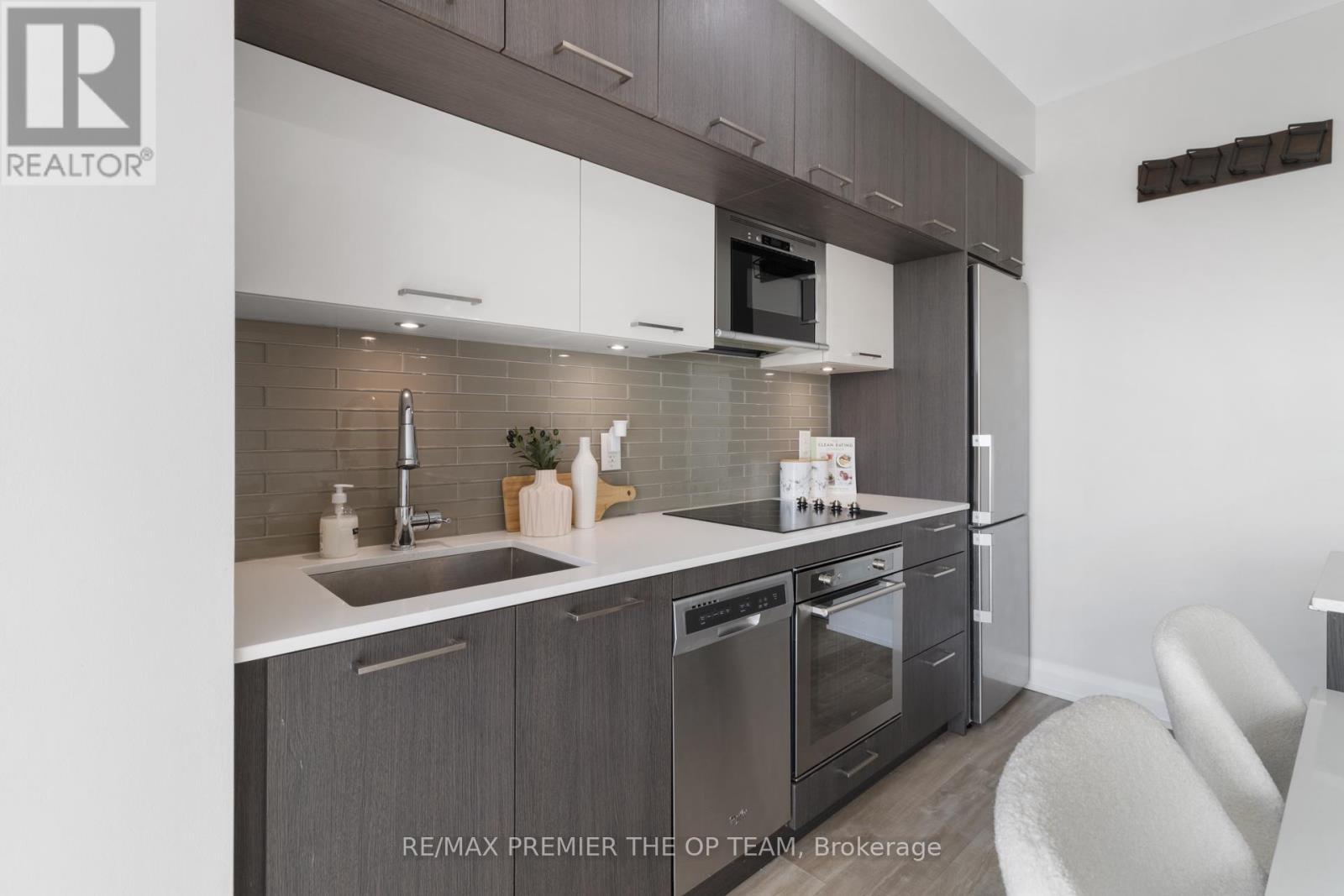 508 - 4800 Highway 7 W, Vaughan, ON - Indoor Photo Showing Kitchen With Upgraded Kitchen