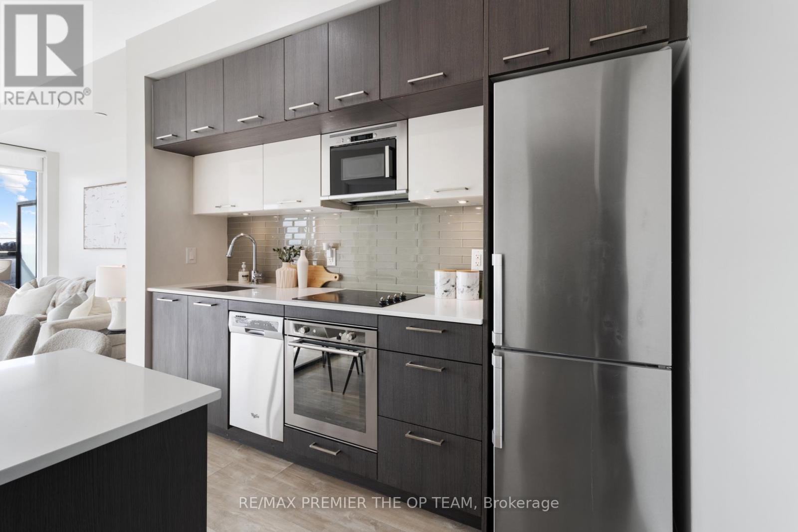 508 - 4800 Highway 7 W, Vaughan, ON - Indoor Photo Showing Kitchen With Stainless Steel Kitchen With Upgraded Kitchen