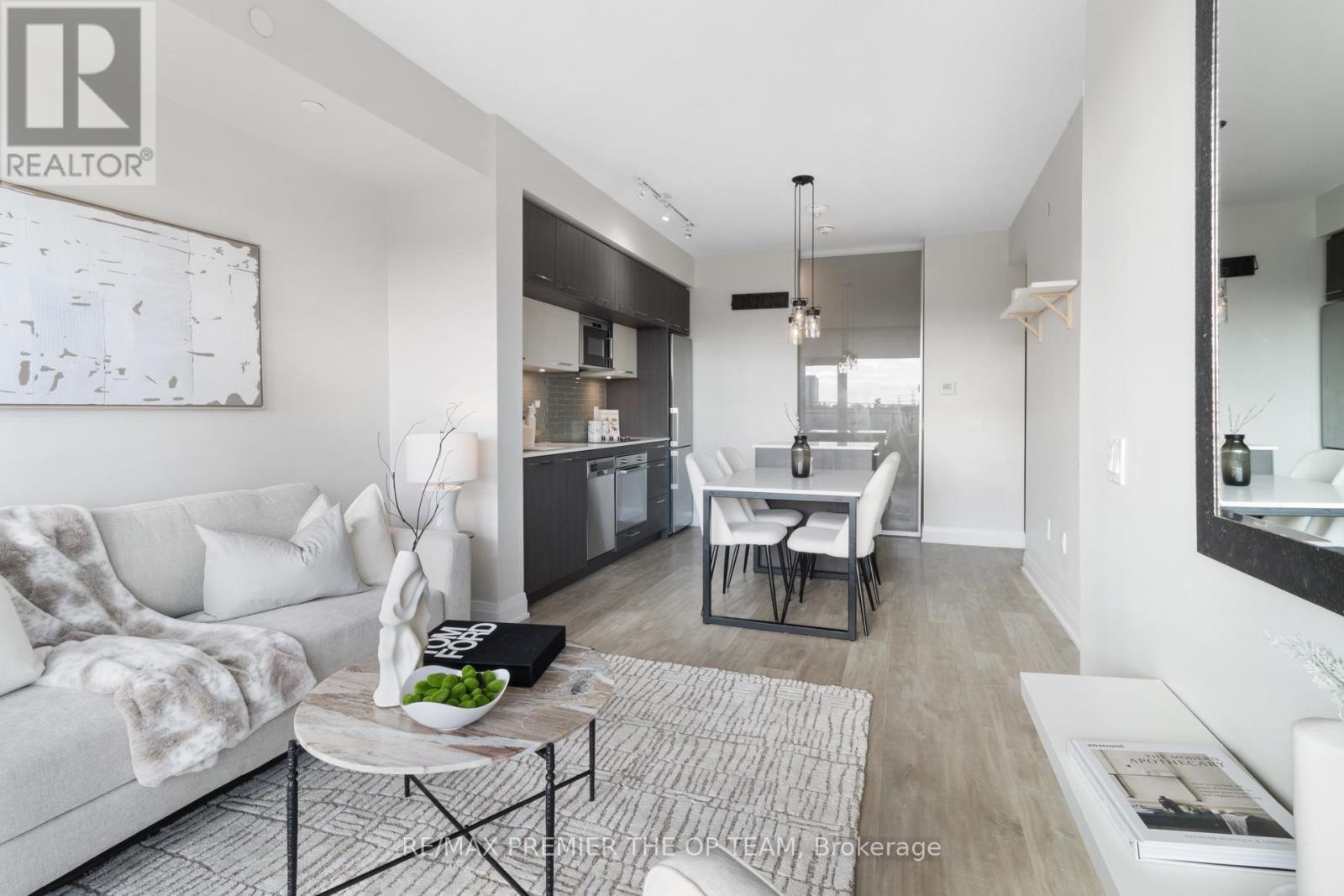 508 - 4800 Highway 7 W, Vaughan, ON - Indoor