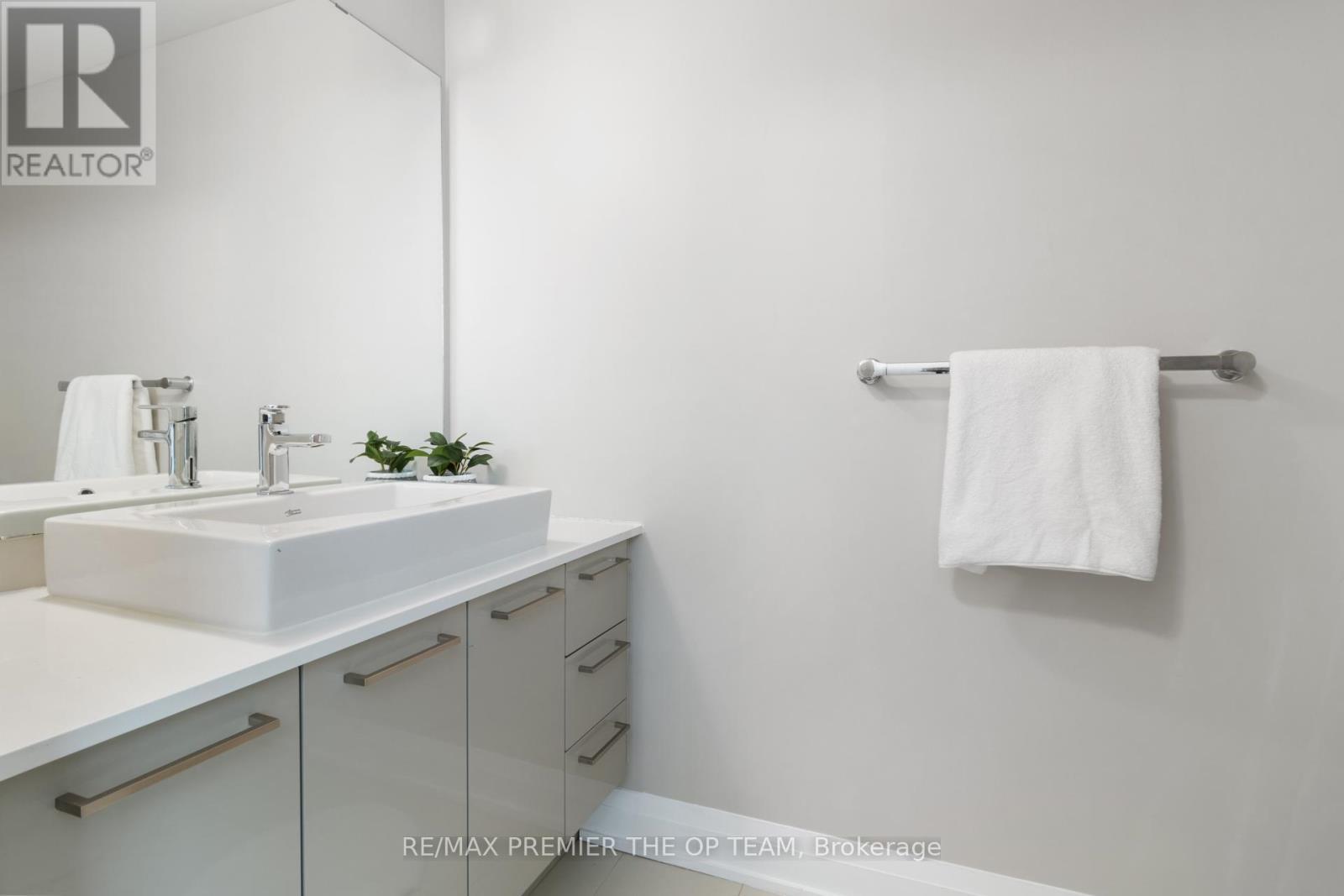 508 - 4800 Highway 7 W, Vaughan, ON - Indoor Photo Showing Bathroom