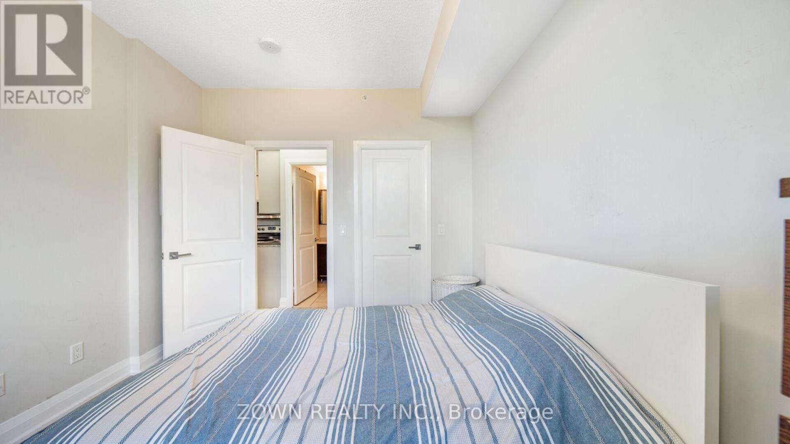 201 - 85 North Park Road, Vaughan, ON - Indoor