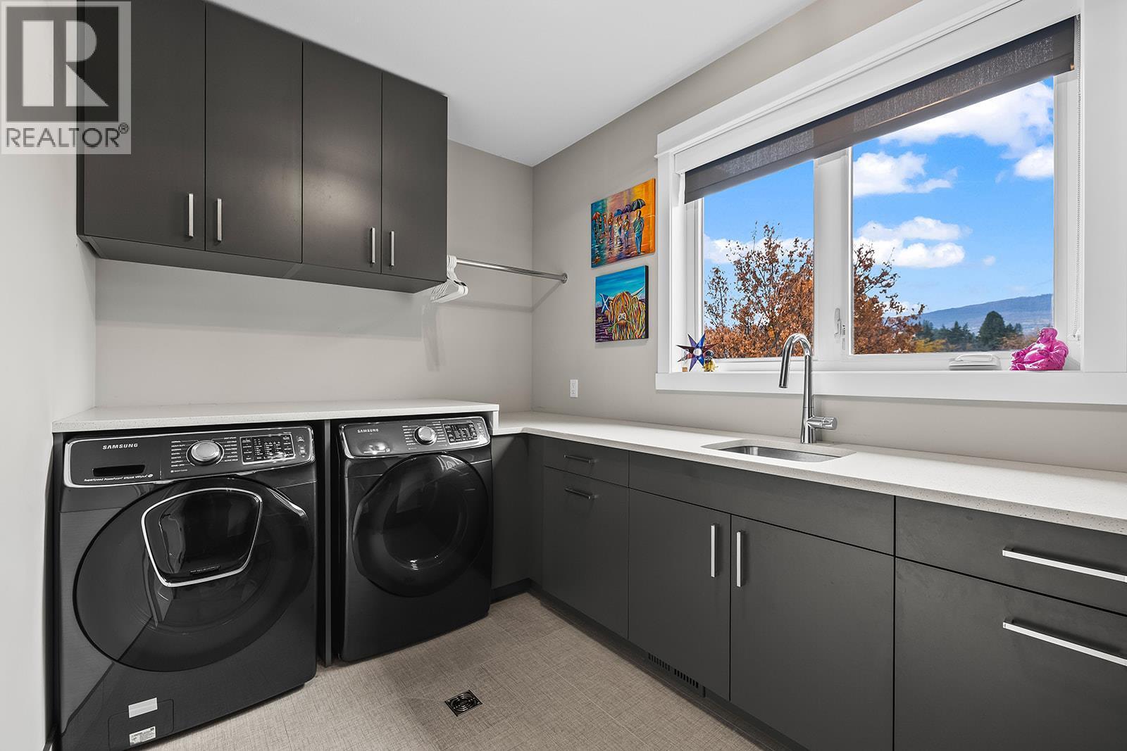 720 Turner Road, Kelowna, BC - Indoor Photo Showing Laundry Room