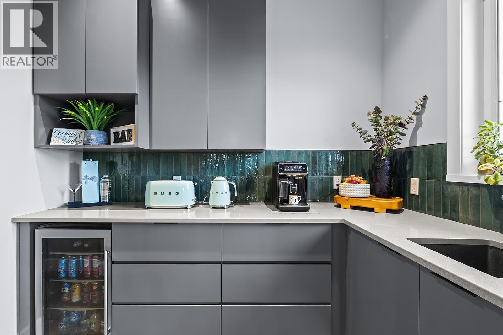 720 Turner Road, Kelowna, BC - Indoor Photo Showing Kitchen