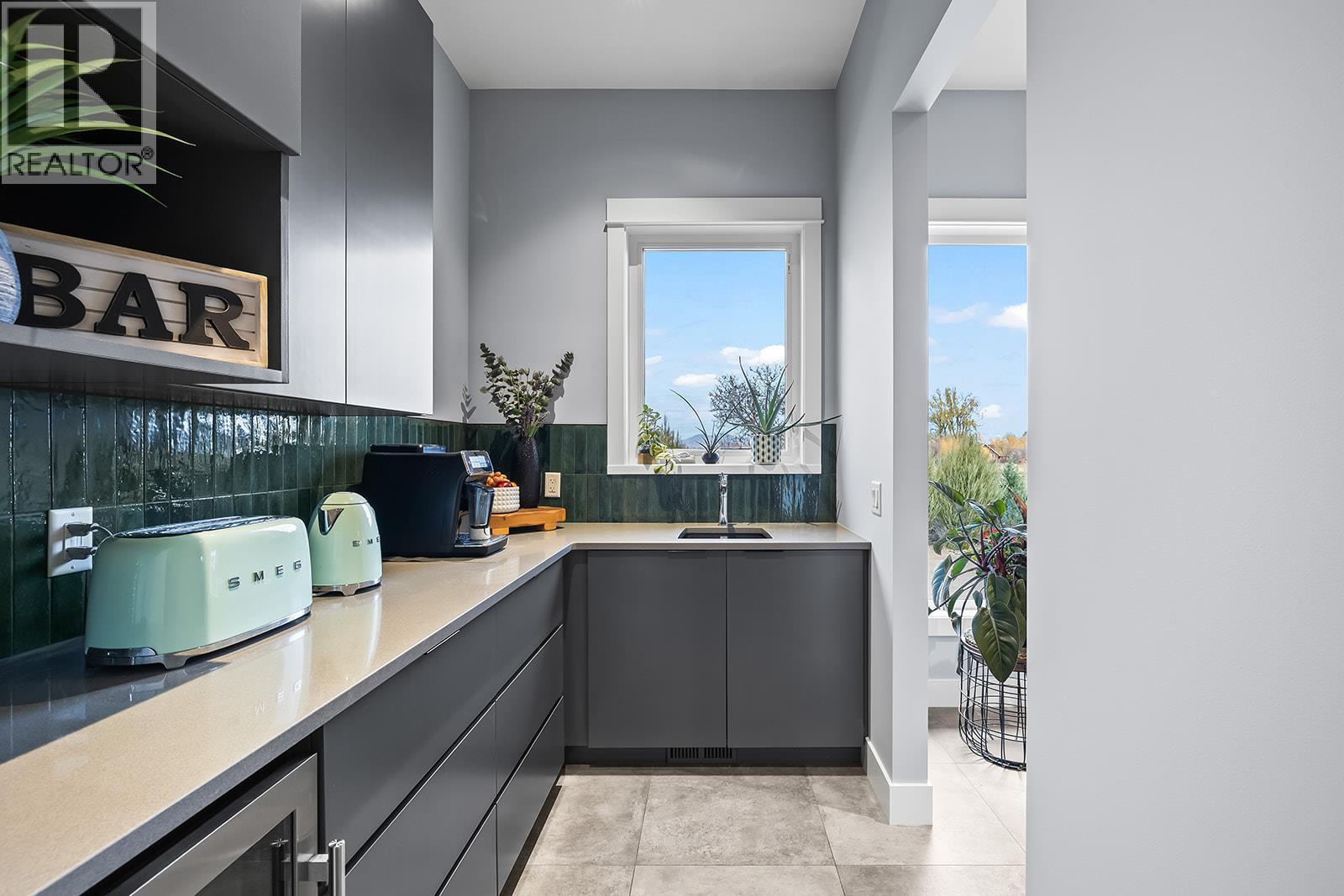 720 Turner Road, Kelowna, BC - Indoor