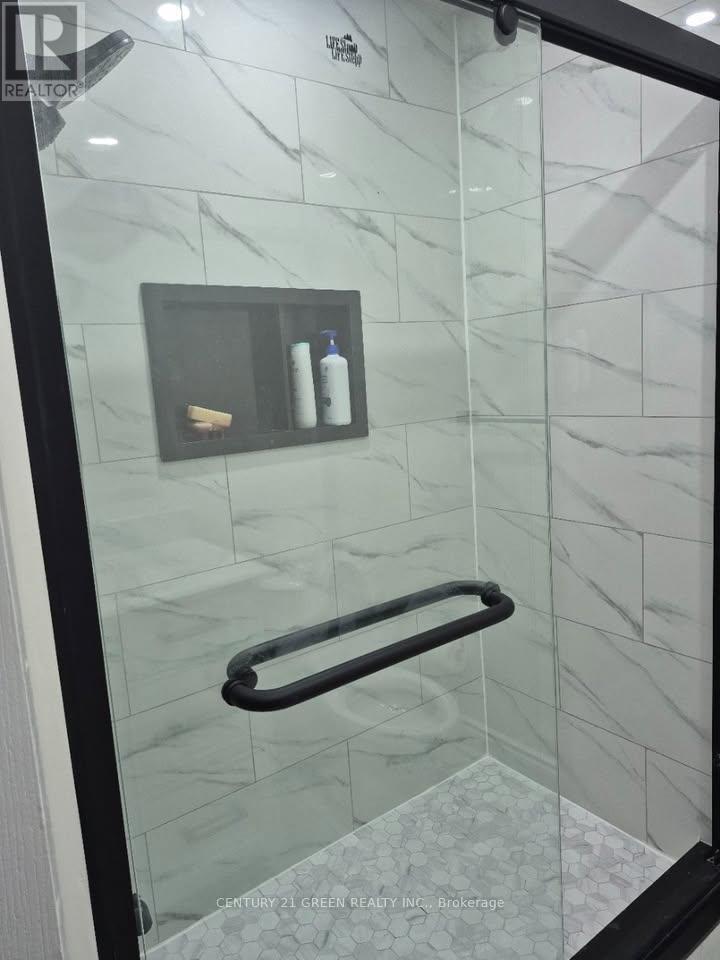 64 Wilmont Court, Brampton, ON - Indoor Photo Showing Bathroom