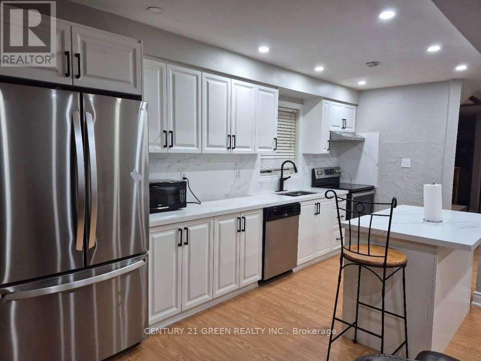 64 Wilmont Court, Brampton, ON - Indoor Photo Showing Kitchen With Stainless Steel Kitchen